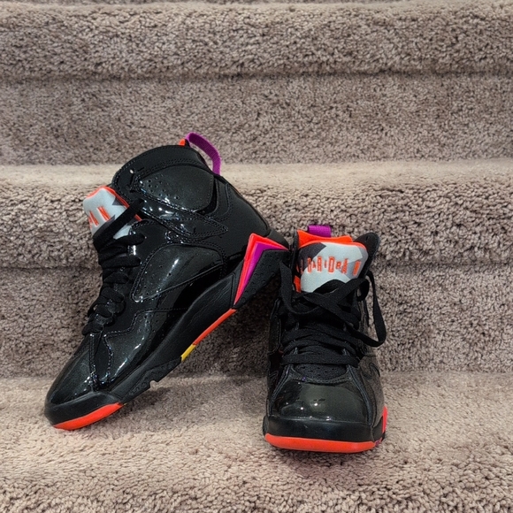 Jordan Kids Black and Red Sneakers - Picture 2 of 6